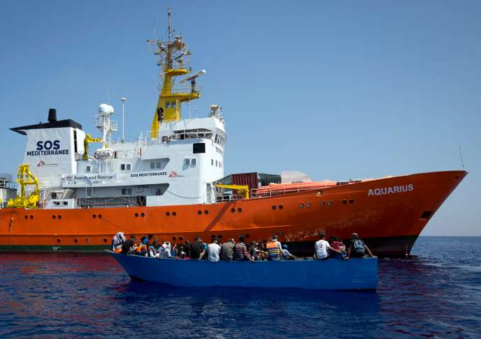 Against the adoption of the policies of european right wing about harassing the maritime rescue boats