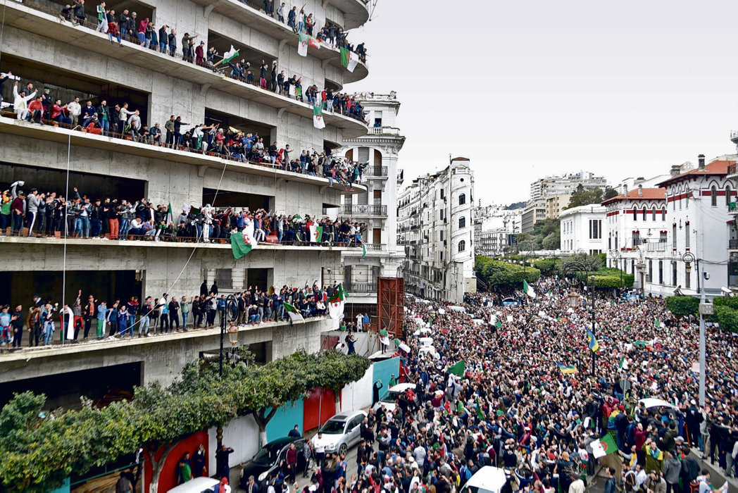 Les mouvements sociaux solidaires du peuple algérien