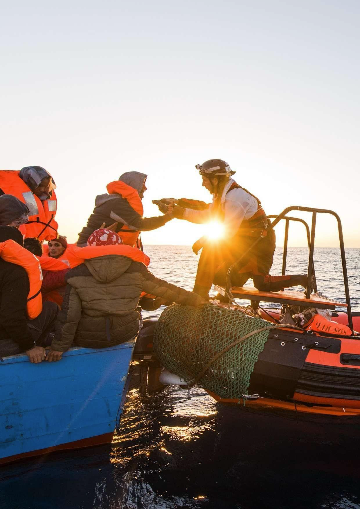 Let’s save the Aquarius and sea rescue !